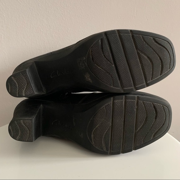Clarks - Black Leather Ankle Boots with Heel - Size 8M - Picture 9 of 12